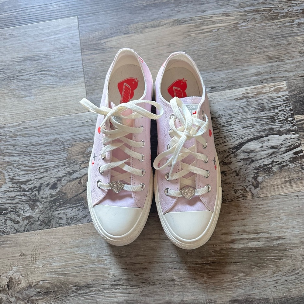 Size 9: Women platform light pink, heart platform converse shoes